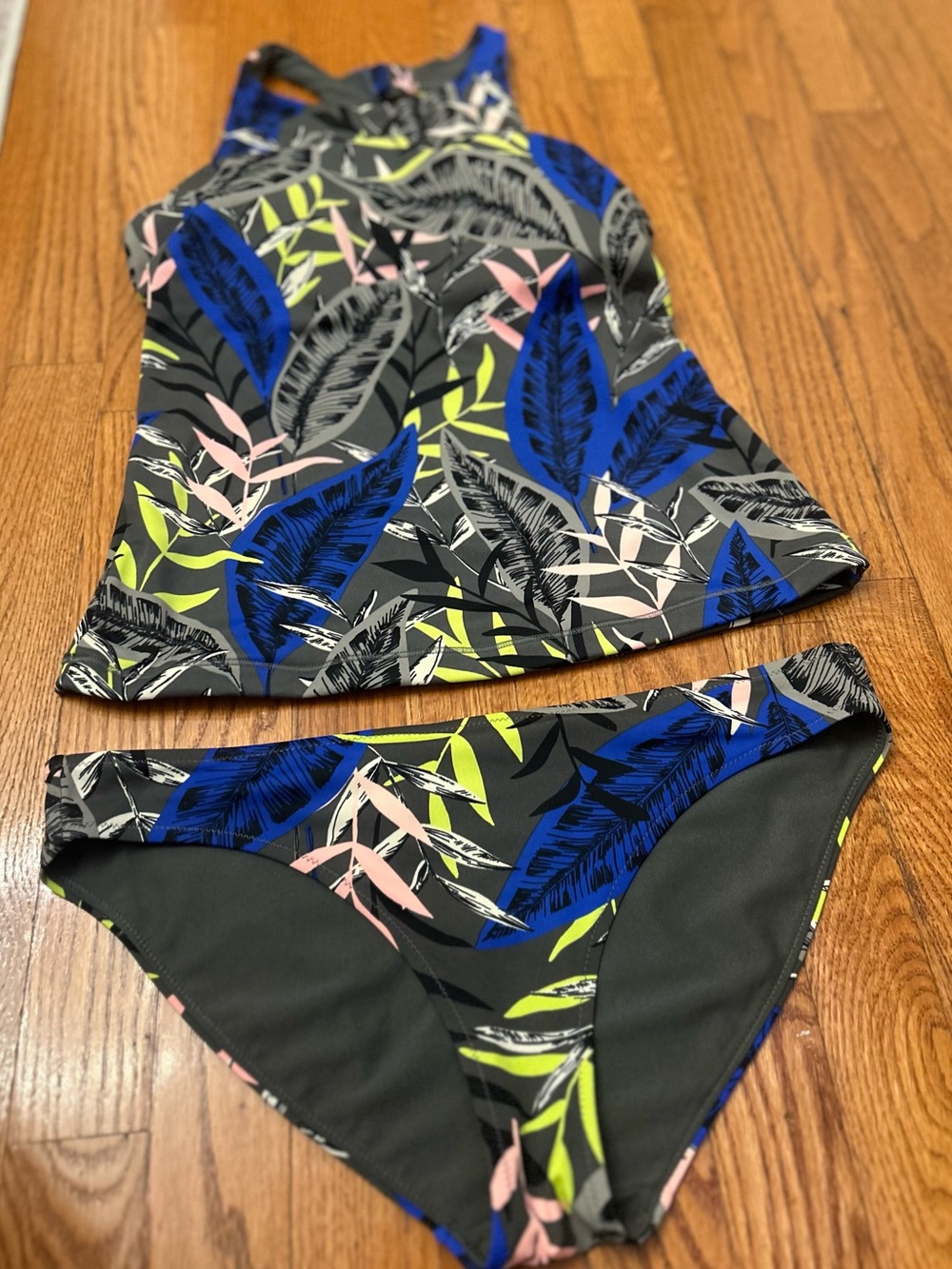 Athleta Tankini 2 Piece Midnight
Palm Swimsuit Black Green
Bathing Suit M 34D/DD